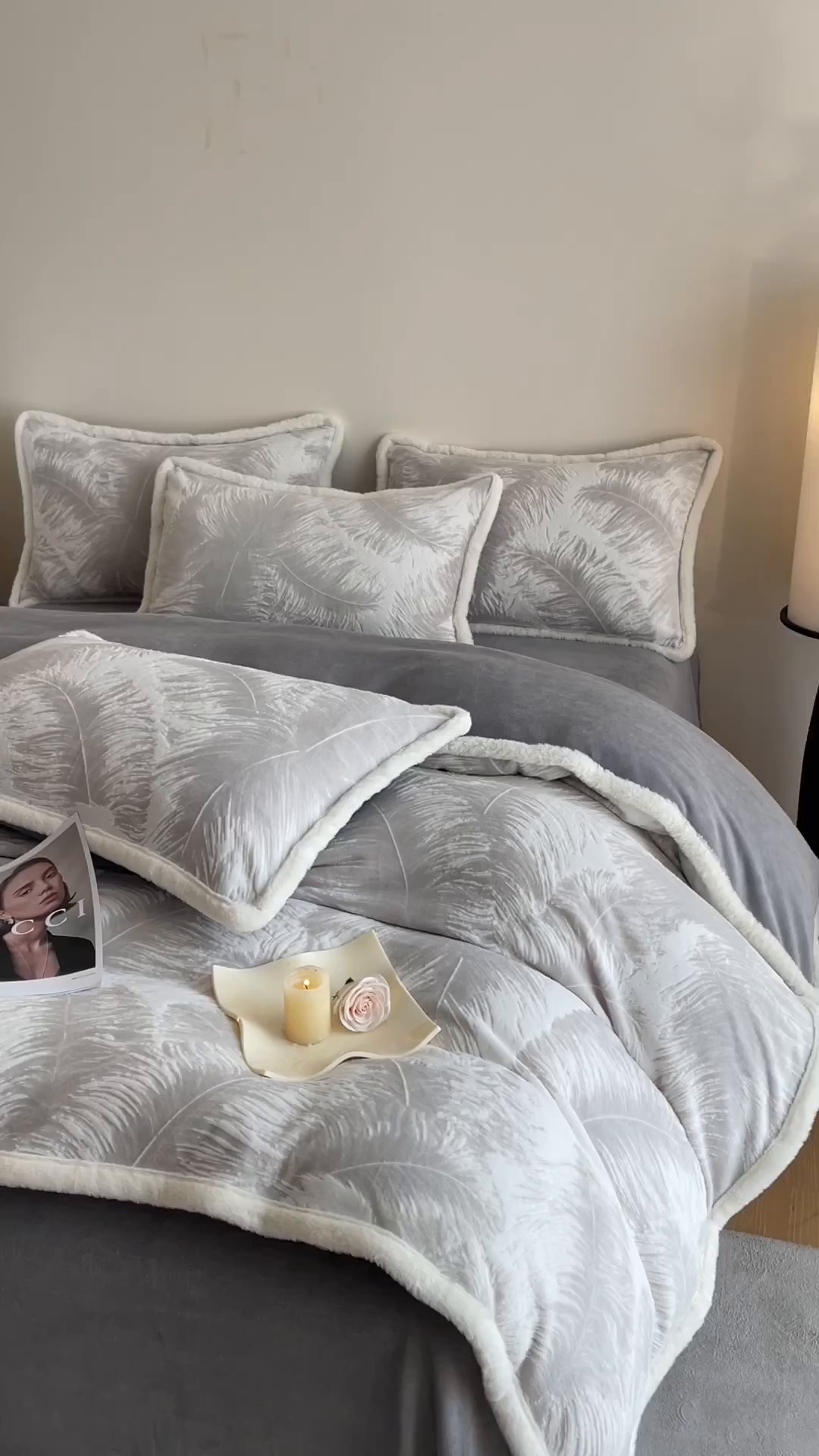 91家纺网 家纺一手货源 找家纺 （总）绒城 2025新款 230克兔毛边雕花牛奶绒四件套烂花四件套 - 秋意系列