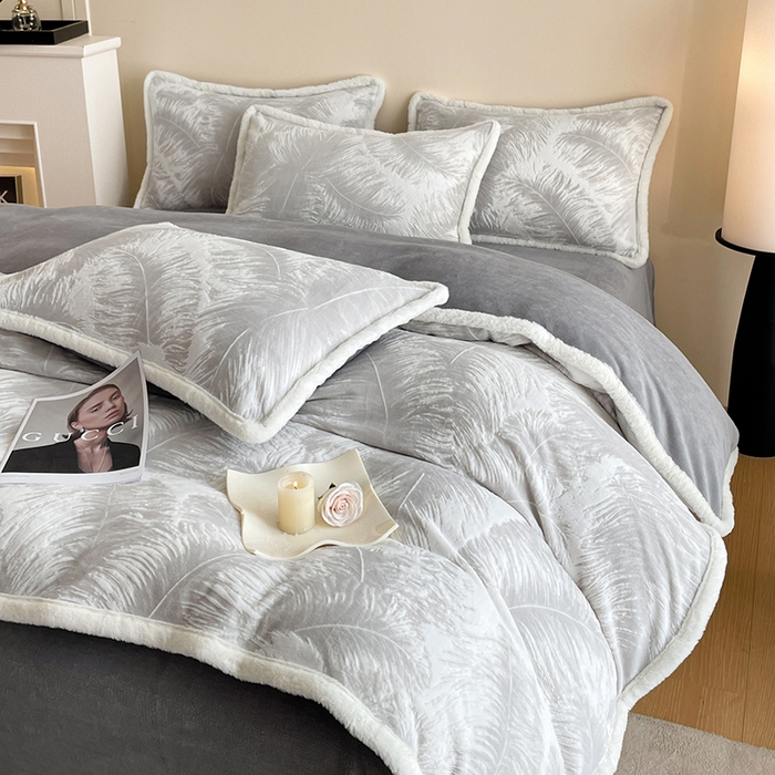 91家纺网 家纺一手货源 找家纺 （总）绒城 2025新款 230克兔毛边雕花牛奶绒四件套烂花四件套 - 秋意系列