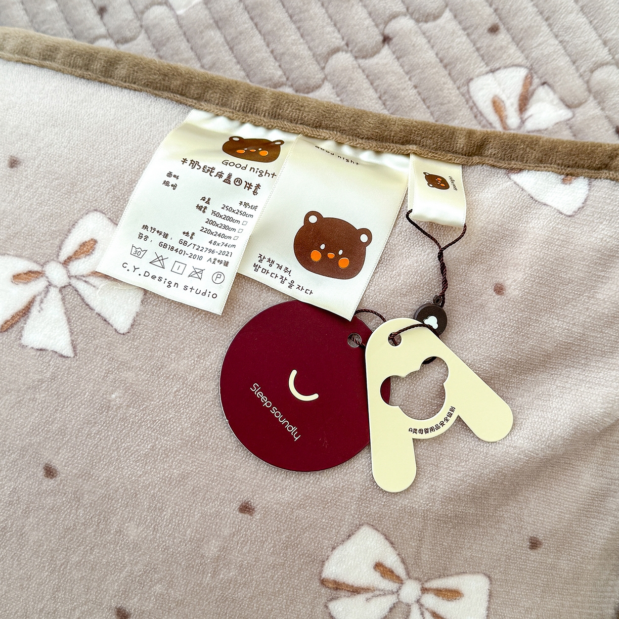 91家纺网 家纺一手货源 找家纺 豫见家纺 2025新款加厚高克重牛奶绒豆豆绒花边床盖四件套 灵犀