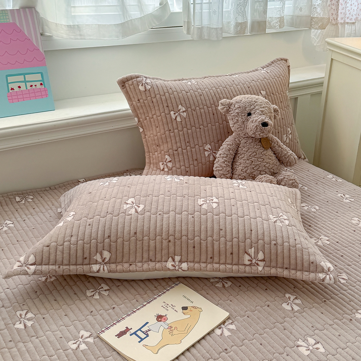 91家纺网 家纺一手货源 找家纺 豫见家纺 2025新款加厚高克重牛奶绒豆豆绒花边床盖四件套 灵犀