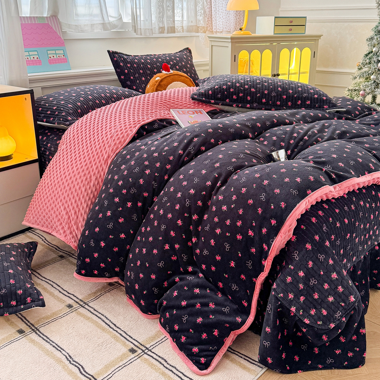 91家纺网 家纺一手货源 找家纺 豫见家纺 2025新款加厚高克重牛奶绒豆豆绒花边床盖四件套 茉丽