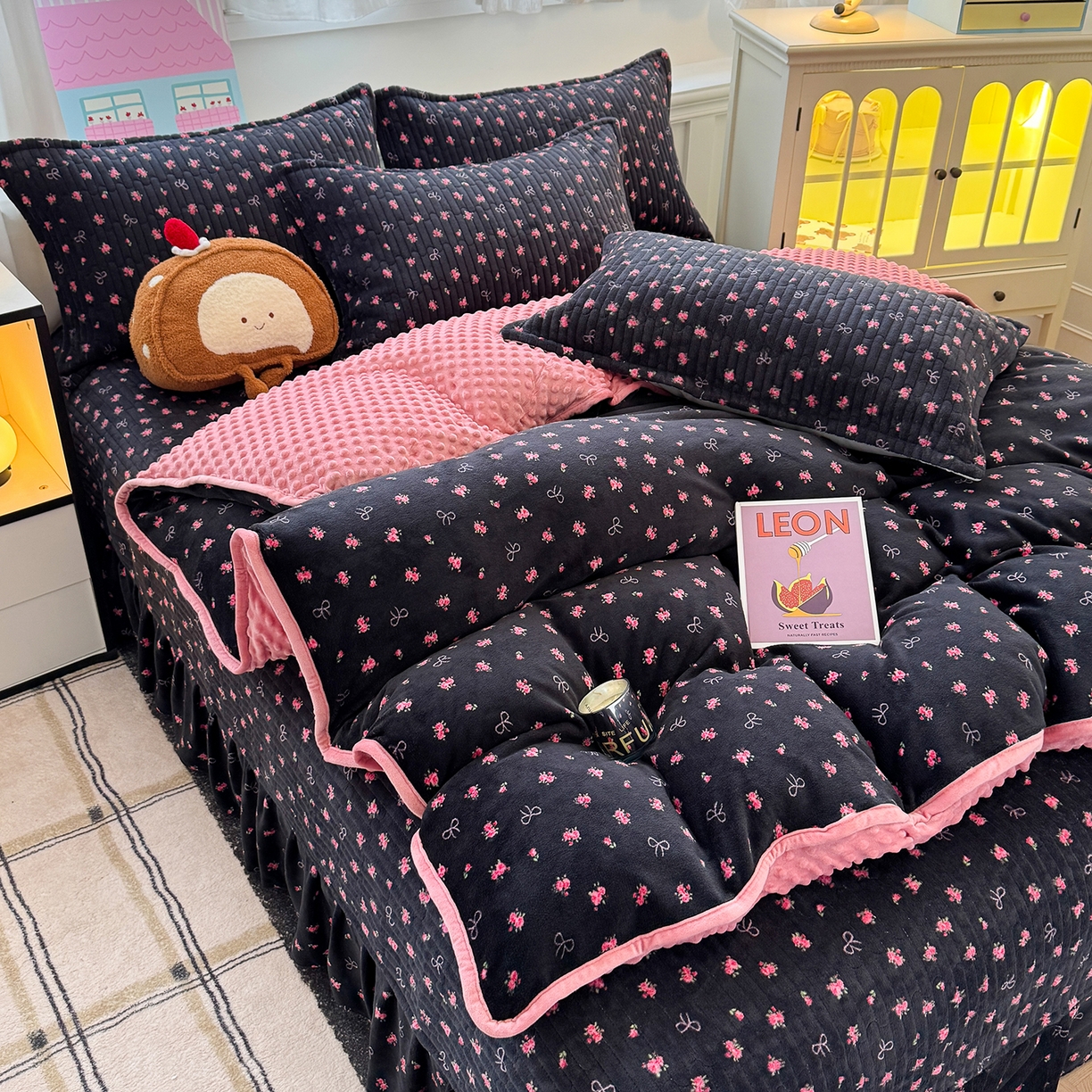 91家纺网 家纺一手货源 找家纺 豫见家纺 2025新款加厚高克重牛奶绒豆豆绒花边床盖四件套 茉丽