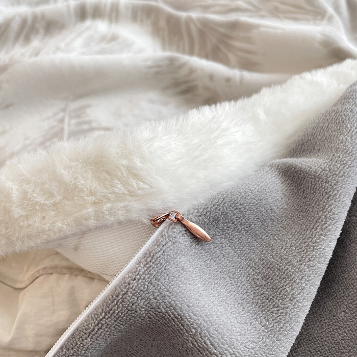 91家纺网 家纺一手货源 找家纺 （总）绒城 2025新款 230克兔毛边雕花牛奶绒四件套烂花四件套 - 秋意系列