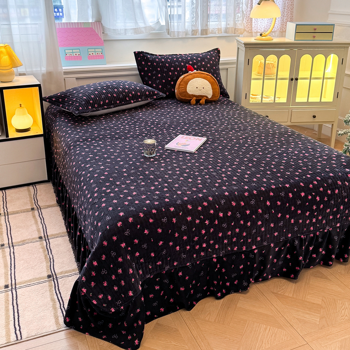 91家纺网 家纺一手货源 找家纺 豫见家纺 2025新款加厚高克重牛奶绒豆豆绒花边床盖四件套 茉丽