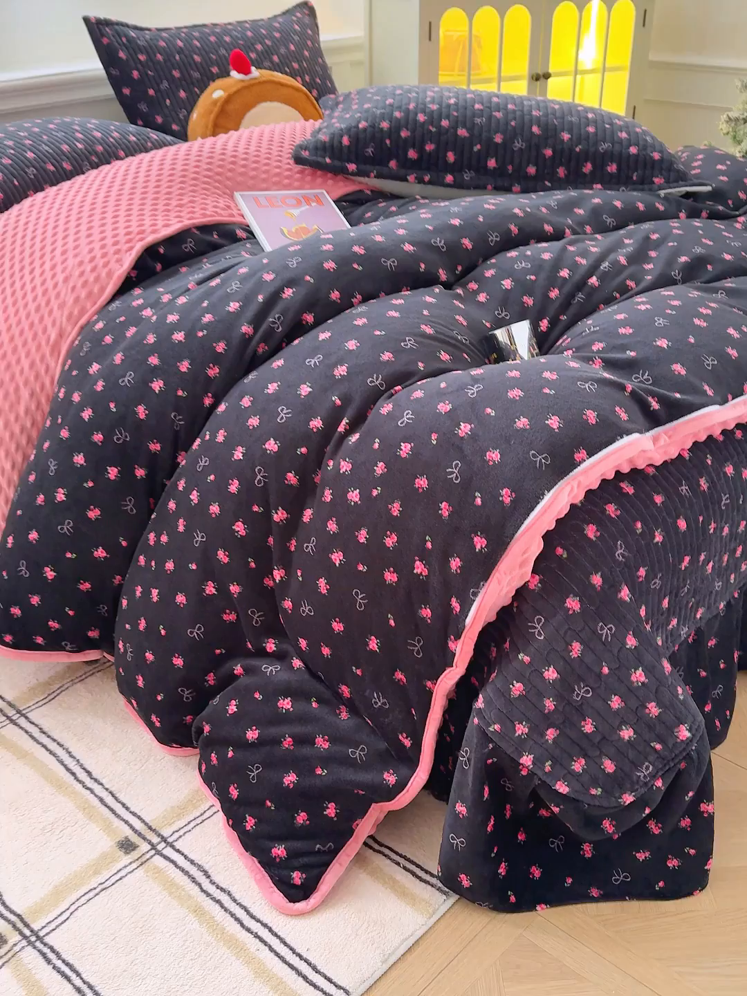 91家纺网 家纺一手货源 找家纺 豫见家纺 2025新款加厚高克重牛奶绒豆豆绒花边床盖四件套 茉丽