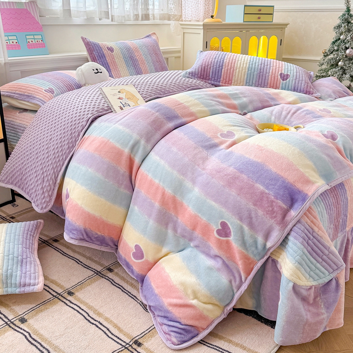 91家纺网 家纺一手货源 找家纺 豫见家纺 2025新款加厚高克重牛奶绒豆豆绒花边床盖四件套 彩虹蜜糖