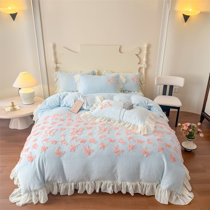 91家纺网 家纺一手货源 找家纺 富盛家纺 2025新款牛奶绒床裙款盘花刺绣四件套韩版法式公主风--梦洛伊系列 梦洛伊-蓝