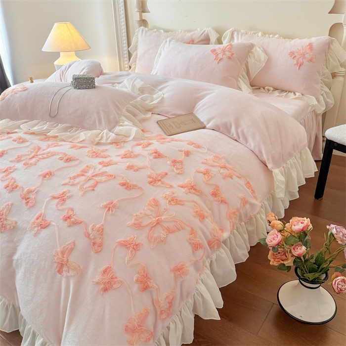 91家纺网 家纺一手货源 找家纺 （总）富盛家纺 2025新款牛奶绒床裙款盘花刺绣四件套韩版法式公主风--梦洛伊系列