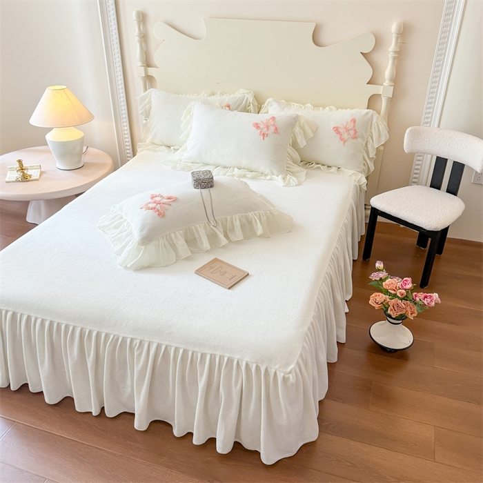 91家纺网 家纺一手货源 找家纺 富盛家纺 2025新款牛奶绒床裙款盘花刺绣四件套韩版法式公主风--梦洛伊系列 梦洛伊-白