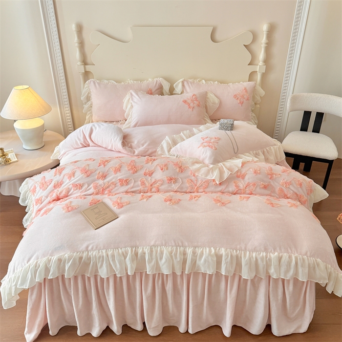 91家纺网 家纺一手货源 找家纺 富盛家纺 2025新款牛奶绒床裙款盘花刺绣四件套韩版法式公主风--梦洛伊系列 梦洛伊-粉