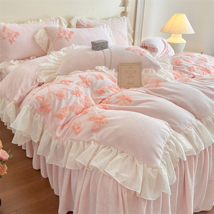 91家纺网 家纺一手货源 找家纺 富盛家纺 2025新款牛奶绒床裙款盘花刺绣四件套韩版法式公主风--梦洛伊系列 梦洛伊-粉