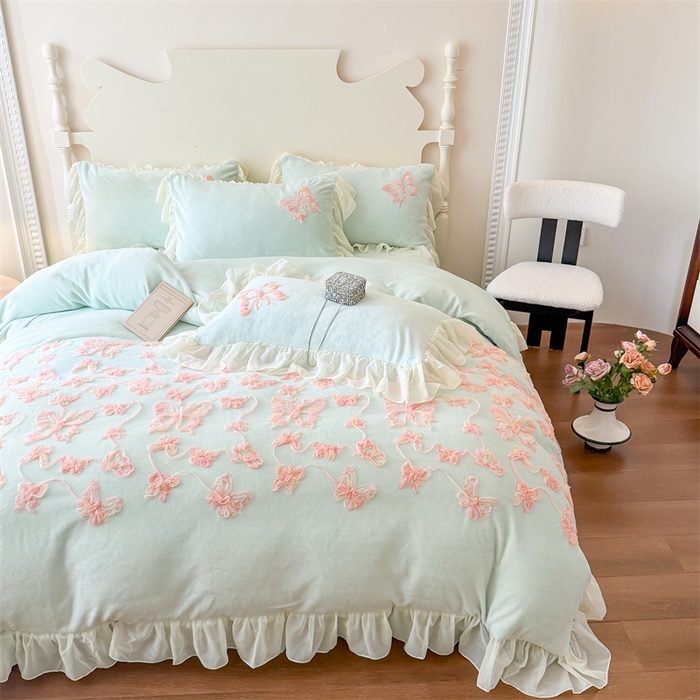 91家纺网 家纺一手货源 找家纺 富盛家纺 2025新款牛奶绒床裙款盘花刺绣四件套韩版法式公主风--梦洛伊系列 梦洛伊-绿