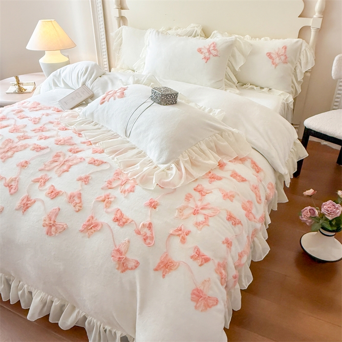 91家纺网 家纺一手货源 找家纺 富盛家纺 2025新款牛奶绒床裙款盘花刺绣四件套韩版法式公主风--梦洛伊系列 梦洛伊-白