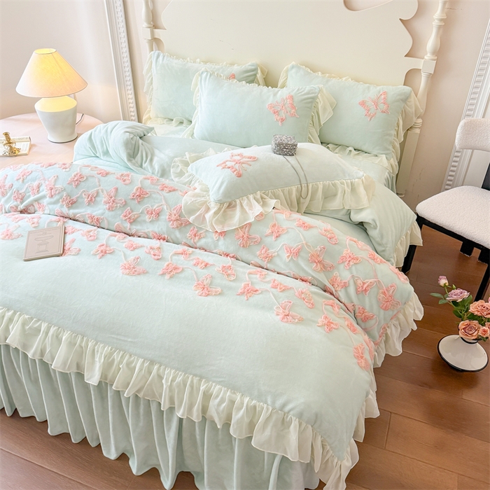 91家纺网 家纺一手货源 找家纺 富盛家纺 2025新款牛奶绒床裙款盘花刺绣四件套韩版法式公主风--梦洛伊系列 梦洛伊-绿