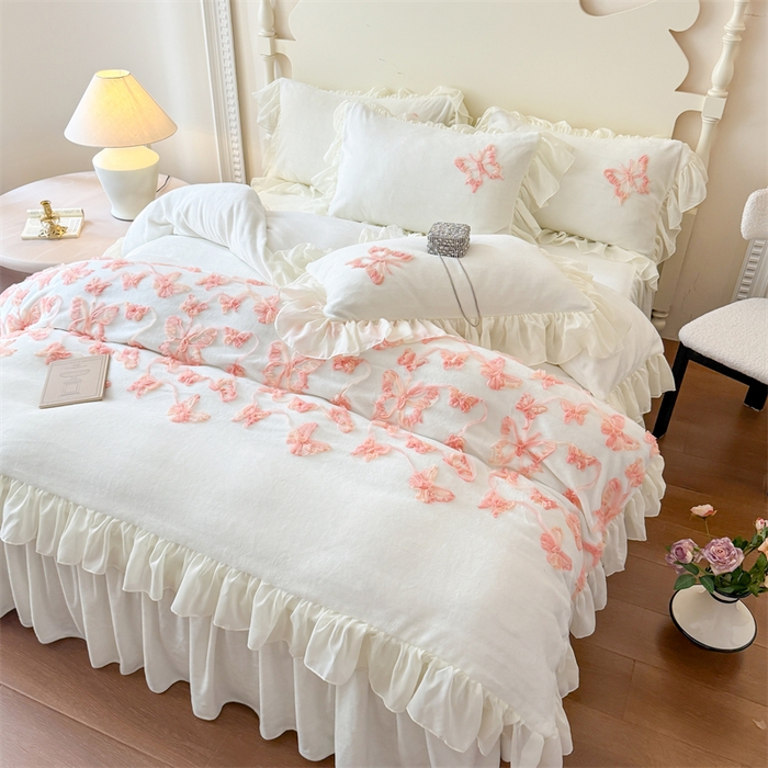 91家纺网 家纺一手货源 找家纺 富盛家纺 2025新款牛奶绒床裙款盘花刺绣四件套韩版法式公主风--梦洛伊系列 梦洛伊-白