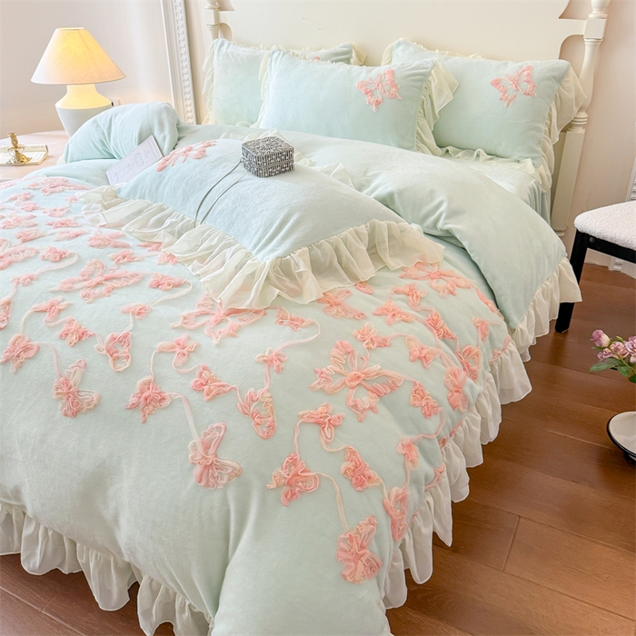 91家纺网 家纺一手货源 找家纺 富盛家纺 2025新款牛奶绒床裙款盘花刺绣四件套韩版法式公主风--梦洛伊系列 梦洛伊-绿