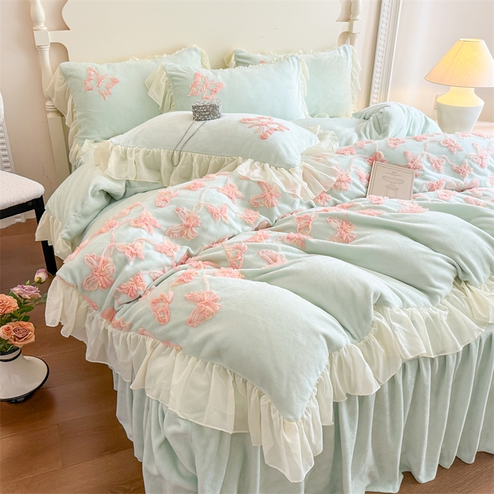 91家纺网 家纺一手货源 找家纺 富盛家纺 2025新款牛奶绒床裙款盘花刺绣四件套韩版法式公主风--梦洛伊系列 梦洛伊-绿