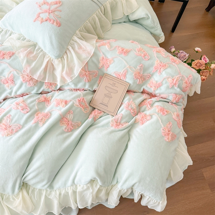 91家纺网 家纺一手货源 找家纺 富盛家纺 2025新款牛奶绒床裙款盘花刺绣四件套韩版法式公主风--梦洛伊系列 梦洛伊-绿