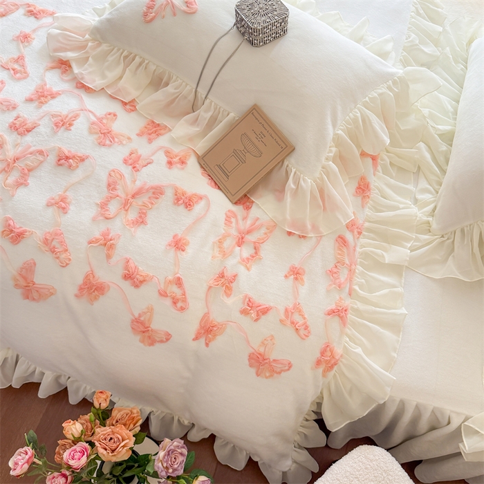 91家纺网 家纺一手货源 找家纺 富盛家纺 2025新款牛奶绒床裙款盘花刺绣四件套韩版法式公主风--梦洛伊系列 梦洛伊-白