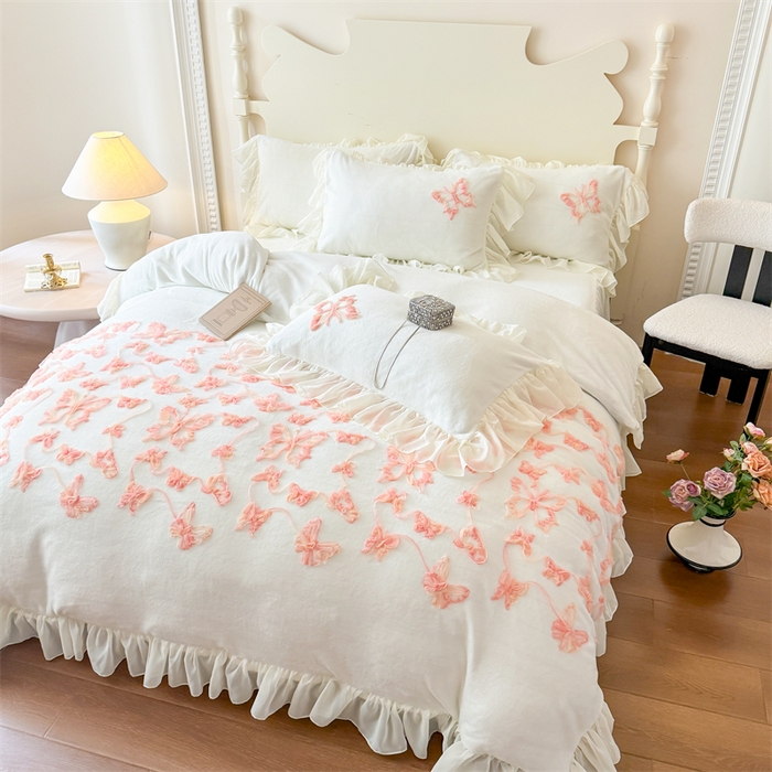 91家纺网 家纺一手货源 找家纺 富盛家纺 2025新款牛奶绒床裙款盘花刺绣四件套韩版法式公主风--梦洛伊系列 梦洛伊-白