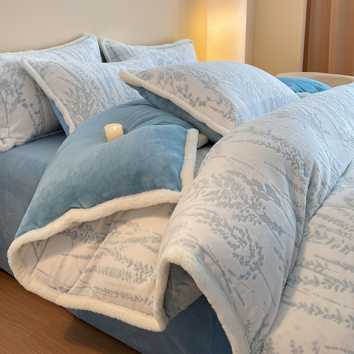 91家纺网 家纺一手货源 找家纺 （总）绒城 2025新款 230克兔毛边雕花牛奶绒四件套烂花四件套 - 秋意系列