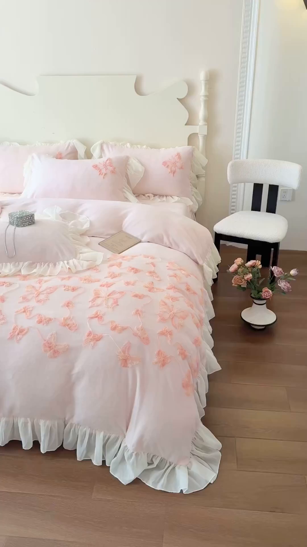 91家纺网 家纺一手货源 找家纺 富盛家纺 2025新款牛奶绒床裙款盘花刺绣四件套韩版法式公主风--梦洛伊系列 梦洛伊-粉