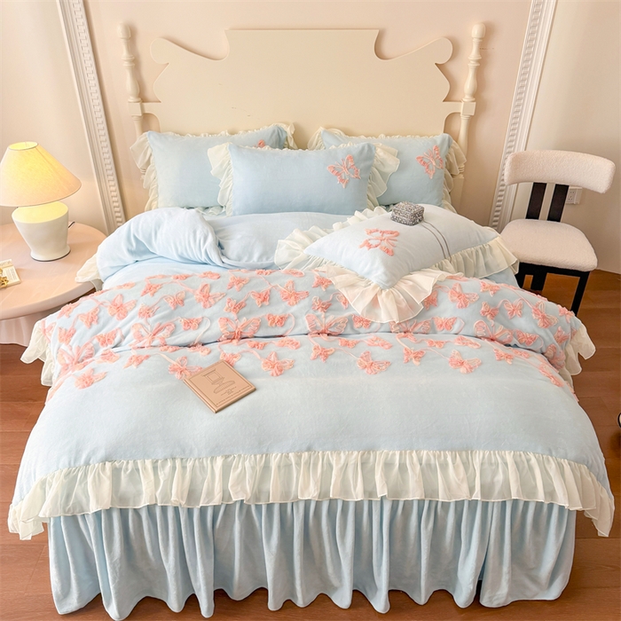 91家纺网 家纺一手货源 找家纺 富盛家纺 2025新款牛奶绒床裙款盘花刺绣四件套韩版法式公主风--梦洛伊系列 梦洛伊-蓝