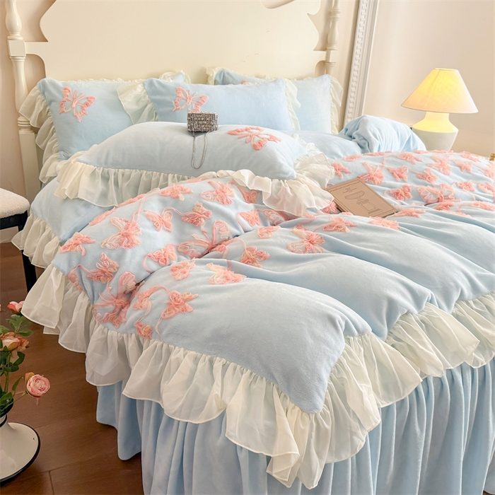 91家纺网 家纺一手货源 找家纺 富盛家纺 2025新款牛奶绒床裙款盘花刺绣四件套韩版法式公主风--梦洛伊系列 梦洛伊-蓝