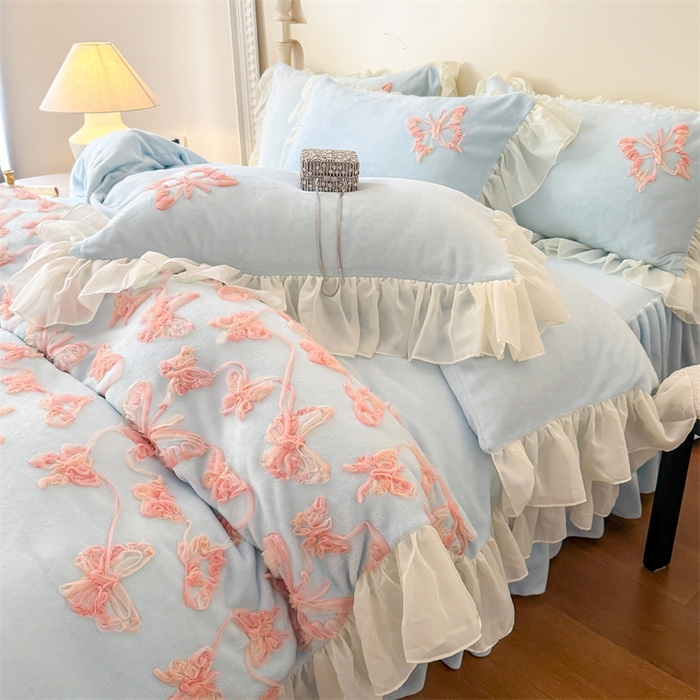 91家纺网 家纺一手货源 找家纺 富盛家纺 2025新款牛奶绒床裙款盘花刺绣四件套韩版法式公主风--梦洛伊系列 梦洛伊-蓝