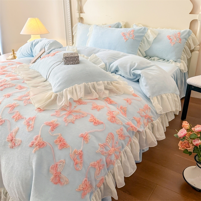 91家纺网 家纺一手货源 找家纺 富盛家纺 2025新款牛奶绒床裙款盘花刺绣四件套韩版法式公主风--梦洛伊系列 梦洛伊-蓝