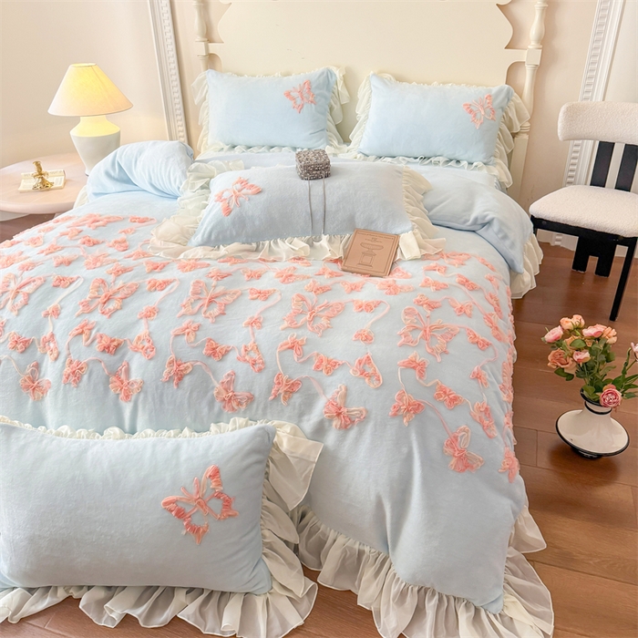 91家纺网 家纺一手货源 找家纺 富盛家纺 2025新款牛奶绒床裙款盘花刺绣四件套韩版法式公主风--梦洛伊系列 梦洛伊-蓝