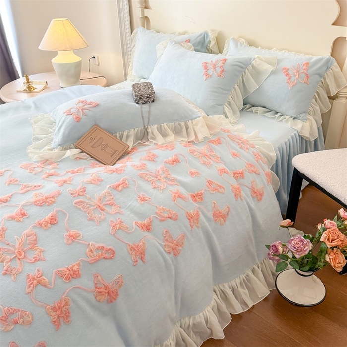 91家纺网 家纺一手货源 找家纺 富盛家纺 2025新款牛奶绒床裙款盘花刺绣四件套韩版法式公主风--梦洛伊系列 梦洛伊-蓝