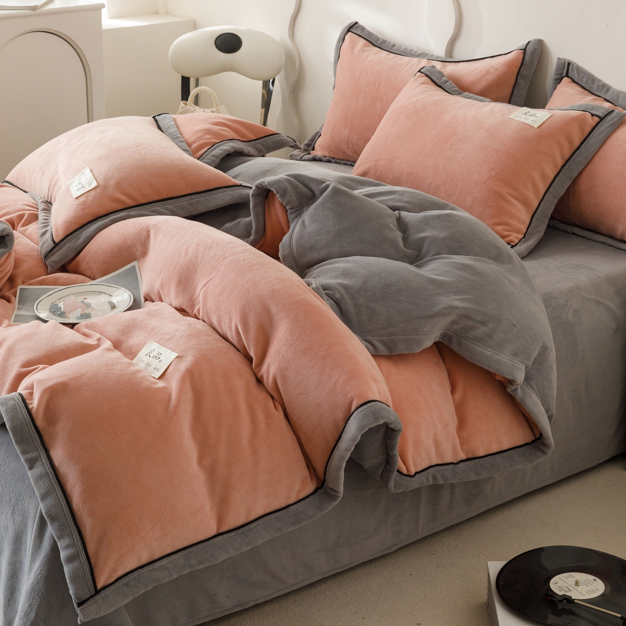 91家纺网 家纺一手货源 找家纺 （总）寐绸家纺 2025秋冬新款230g牛奶绒双拼四件套