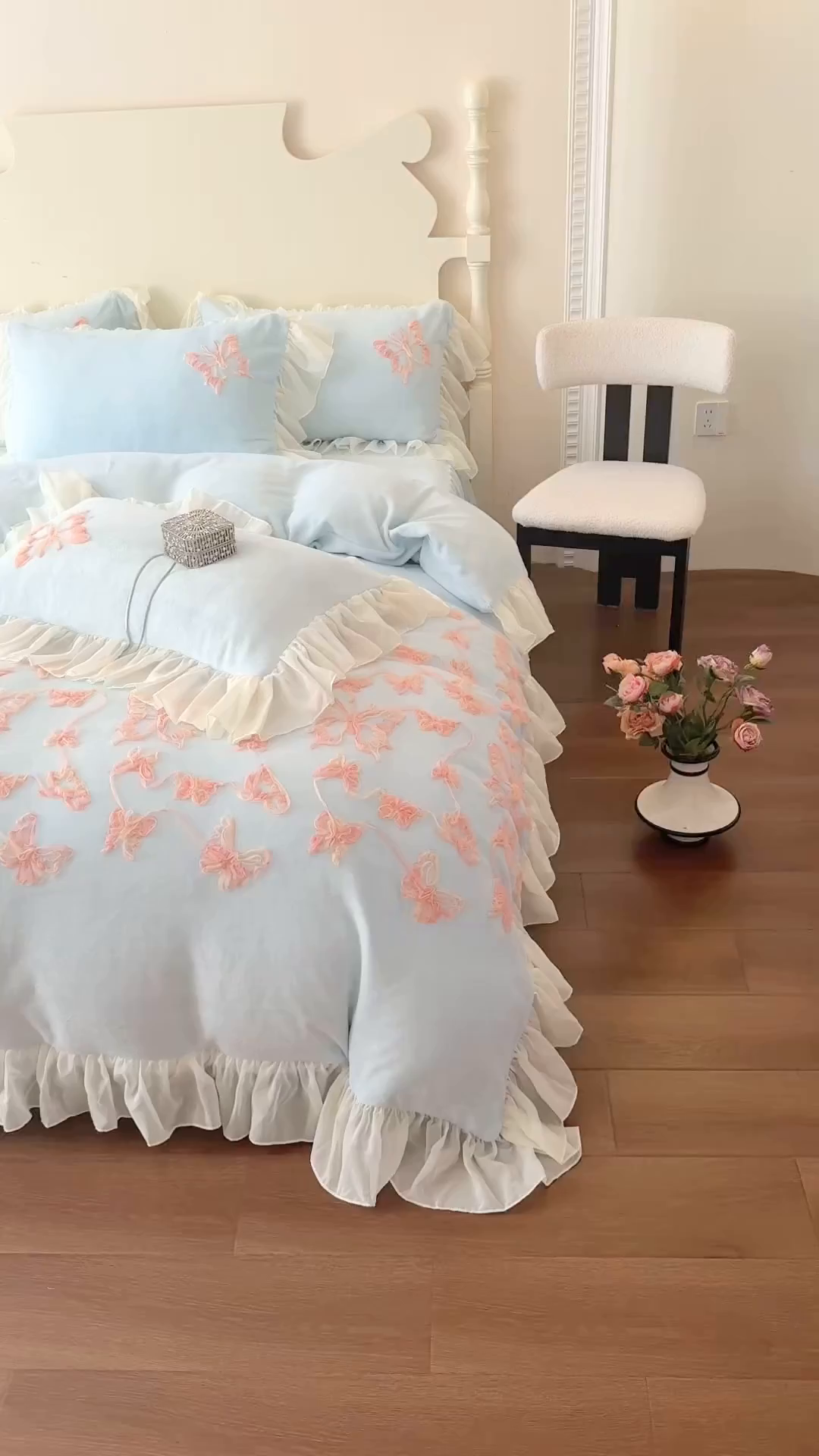 91家纺网 家纺一手货源 找家纺 富盛家纺 2025新款牛奶绒床裙款盘花刺绣四件套韩版法式公主风--梦洛伊系列 梦洛伊-蓝