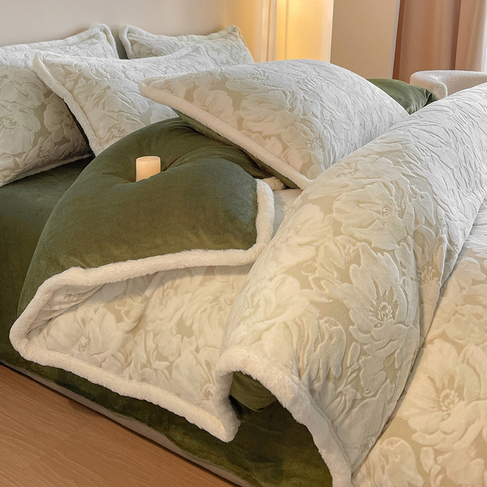 91家纺网 家纺一手货源 找家纺 （总）绒城 2025新款 230克兔毛边雕花牛奶绒四件套烂花四件套 - 秋意系列