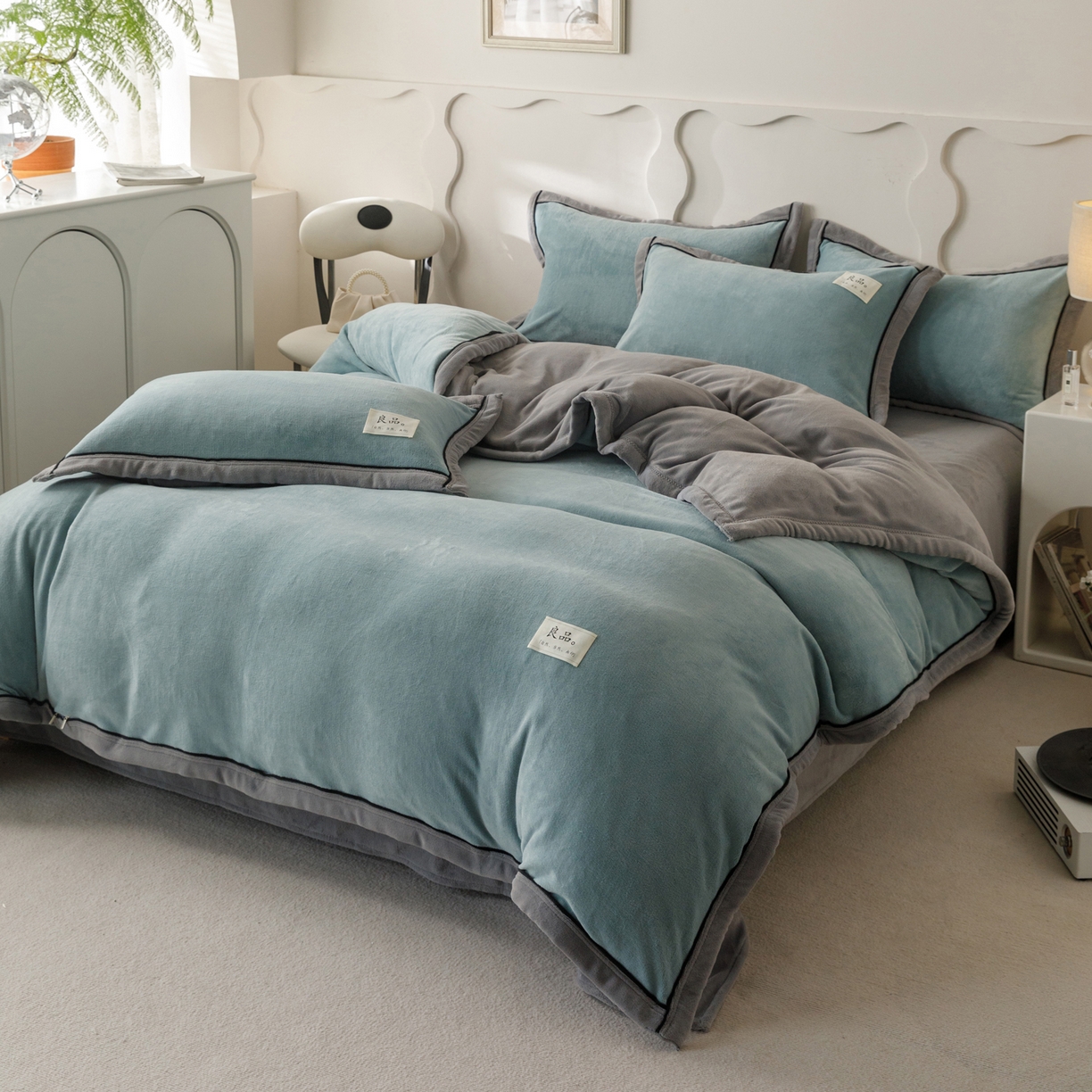 91家纺网 家纺一手货源 找家纺 寐绸家纺 2025秋冬新款230g牛奶绒双拼四件套 双拼四件套-宾利蓝+浅灰