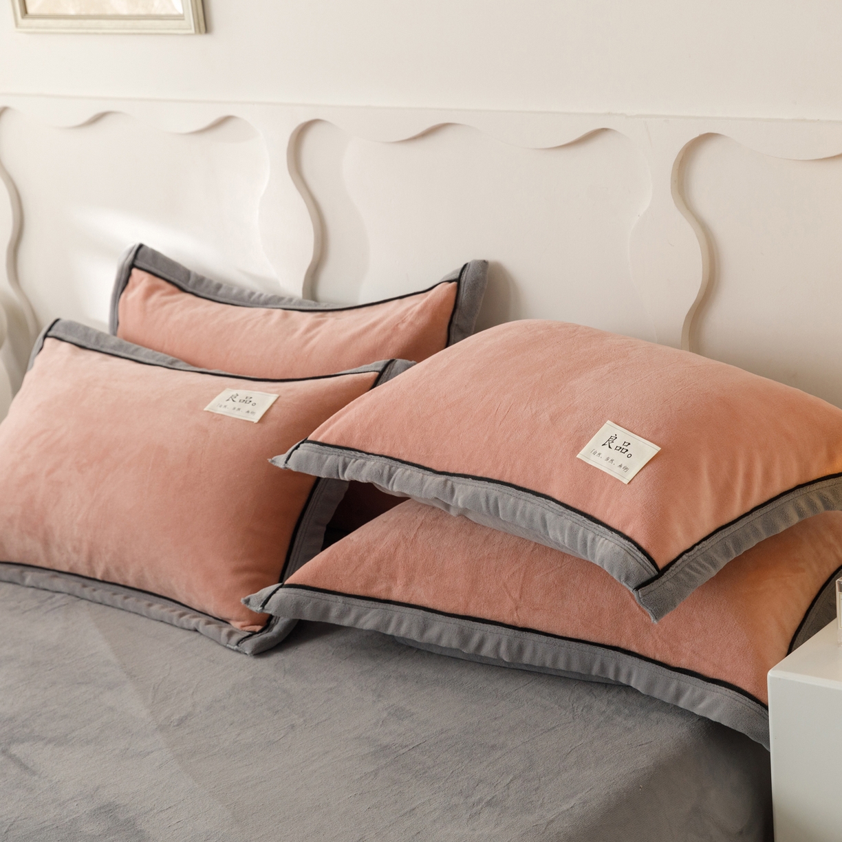 91家纺网 家纺一手货源 找家纺 寐绸家纺 2025秋冬新款230g牛奶绒双拼四件套 双拼四件套-豆沙+浅灰