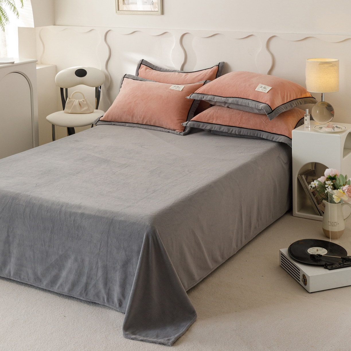 91家纺网 家纺一手货源 找家纺 寐绸家纺 2025秋冬新款230g牛奶绒双拼四件套 双拼四件套-豆沙+浅灰