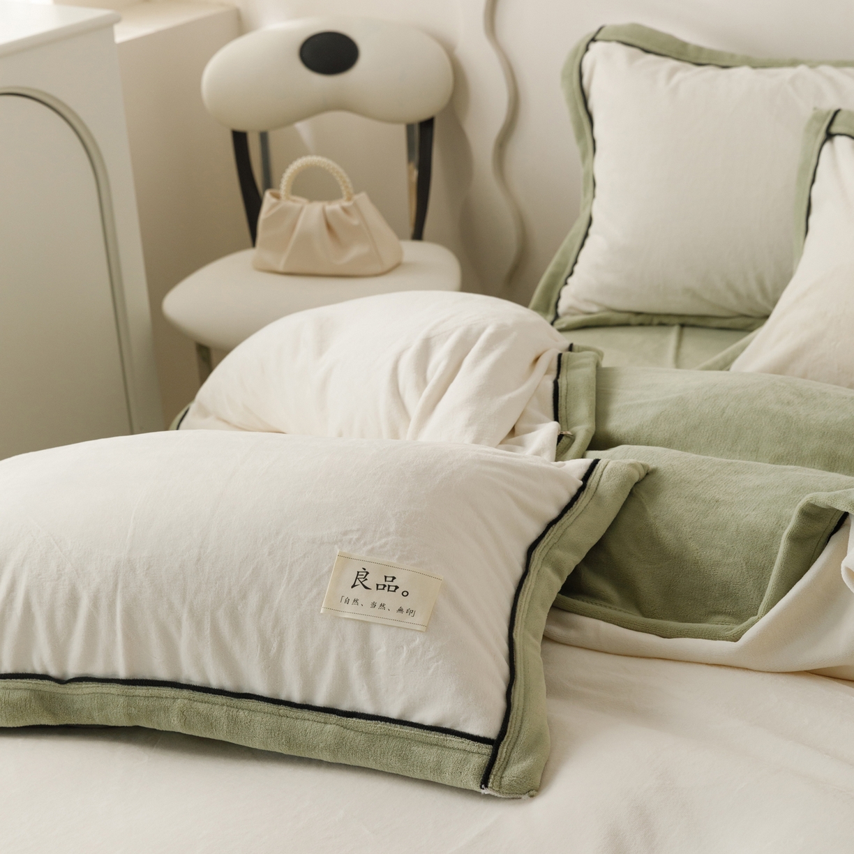 91家纺网 家纺一手货源 找家纺 寐绸家纺 2025秋冬新款230g牛奶绒双拼四件套 双拼四件套-米白+浅水绿
