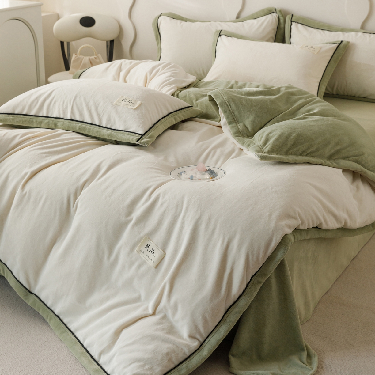 91家纺网 家纺一手货源 找家纺 寐绸家纺 2025秋冬新款230g牛奶绒双拼四件套 双拼四件套-米白+浅水绿