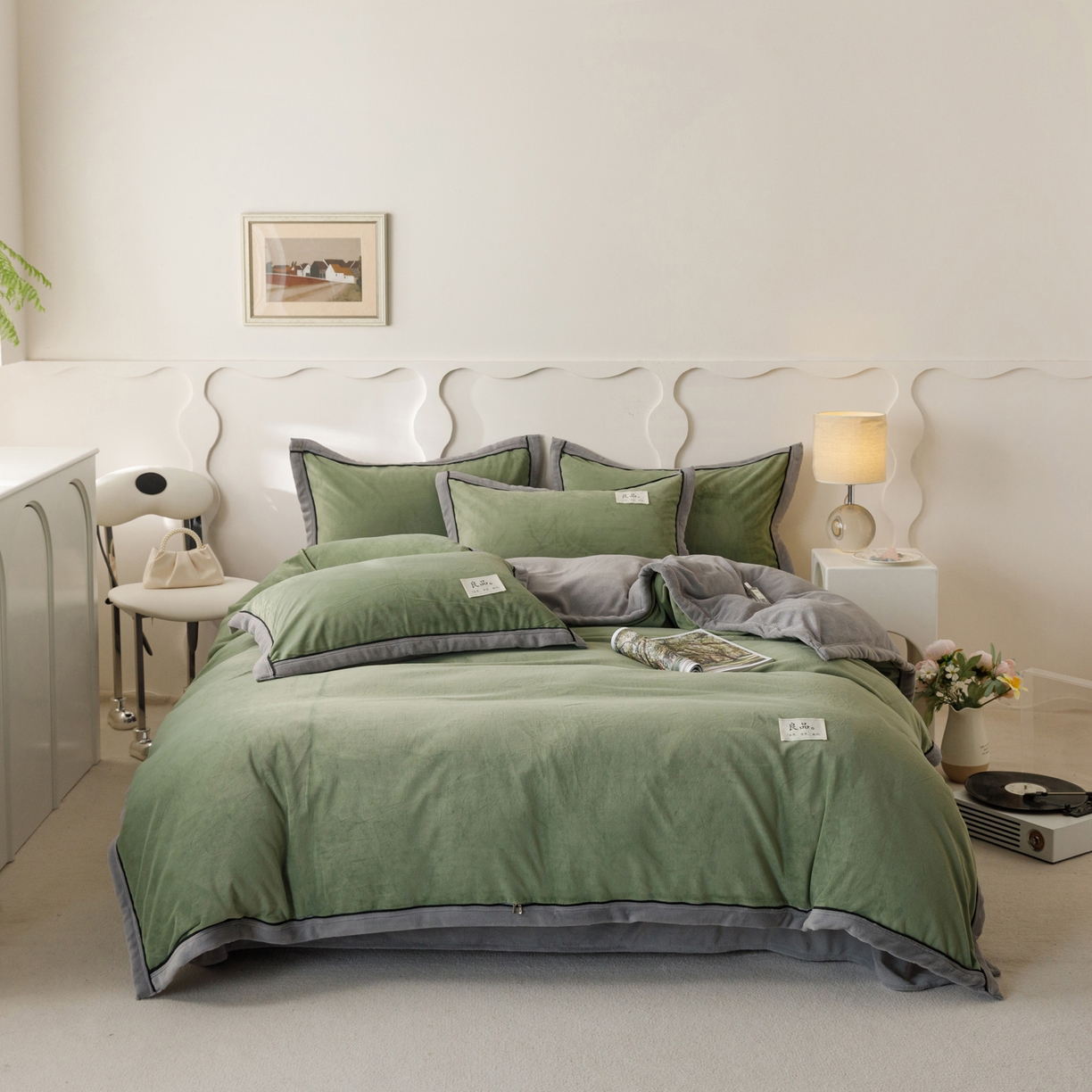 91家纺网 家纺一手货源 找家纺 寐绸家纺 2025秋冬新款230g牛奶绒双拼四件套 双拼四件套-牛油果绿+浅灰