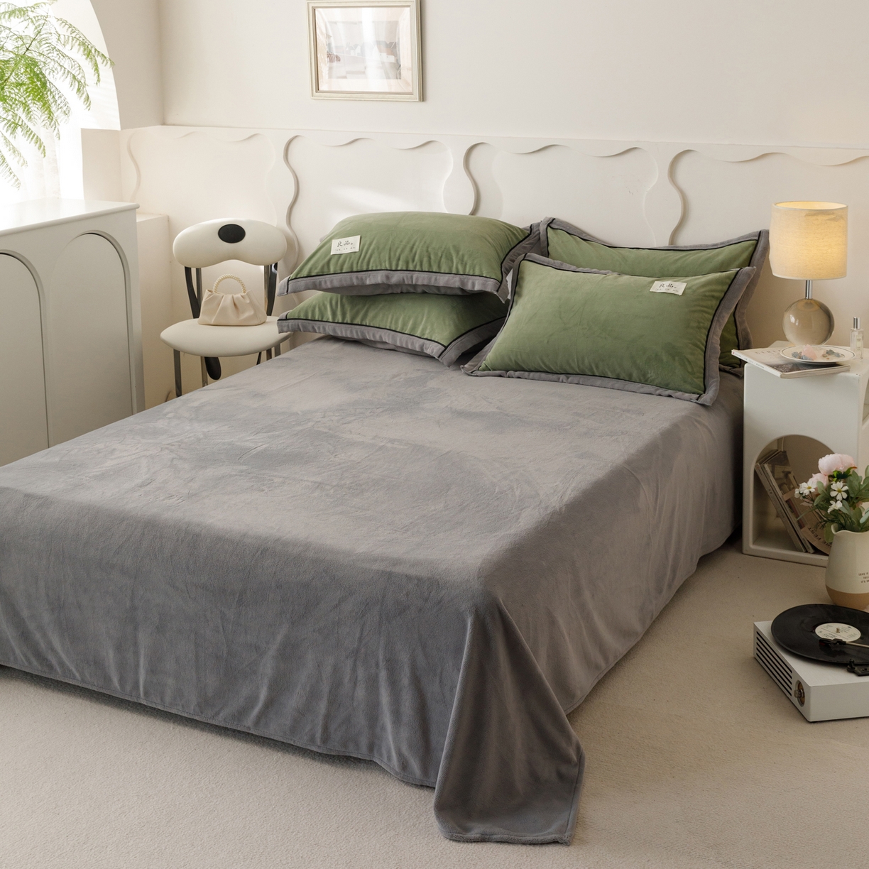 91家纺网 家纺一手货源 找家纺 寐绸家纺 2025秋冬新款230g牛奶绒双拼四件套 双拼四件套-牛油果绿+浅灰