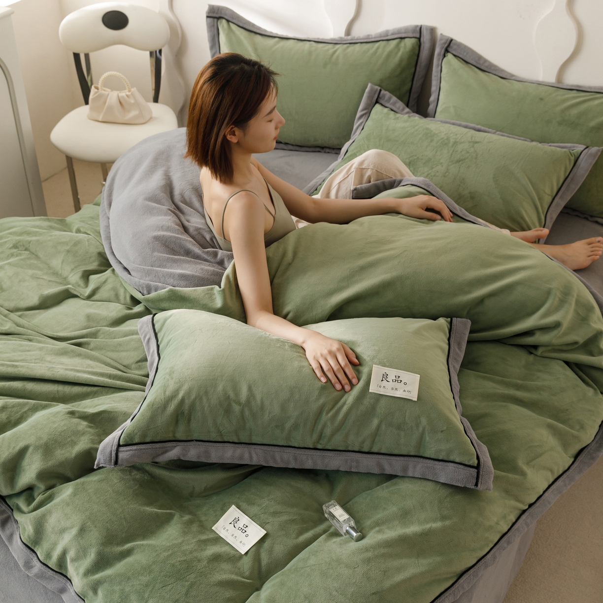 91家纺网 家纺一手货源 找家纺 寐绸家纺 2025秋冬新款230g牛奶绒双拼四件套 双拼四件套-牛油果绿+浅灰