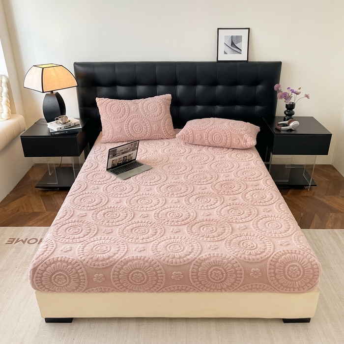 91家纺网 家纺一手货源 找家纺 莱家富 2026新款塔芙绒舒棉绒雕花绒单床笠 床笠单件-花朵系列（可提供压缩） 花朵-粉玉