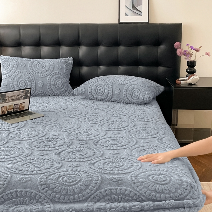 91家纺网 家纺一手货源 找家纺 莱家富 2026新款塔芙绒舒棉绒雕花绒单床笠 床笠单件-花朵系列（可提供压缩） 花朵-湖蓝