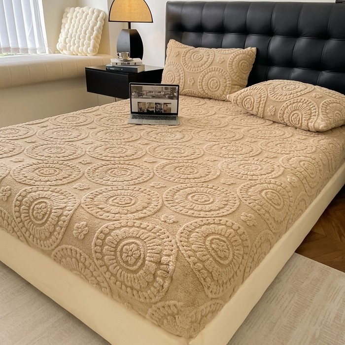 91家纺网 家纺一手货源 找家纺 莱家富 2026新款塔芙绒舒棉绒雕花绒单床笠 床笠单件-花朵系列（可提供压缩） 花朵-米驼