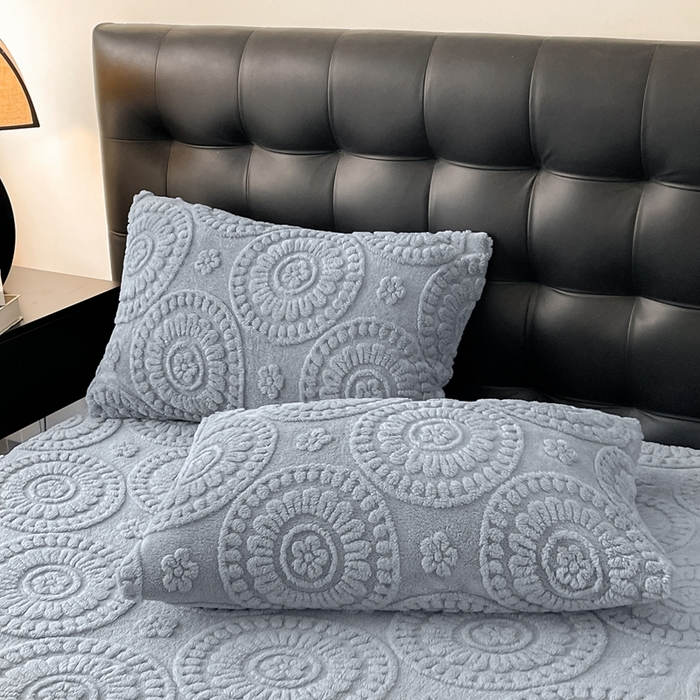 91家纺网 家纺一手货源 找家纺 莱家富 2026新款塔芙绒舒棉绒雕花绒单床笠 床笠单件-花朵系列（可提供压缩） 花朵-湖蓝