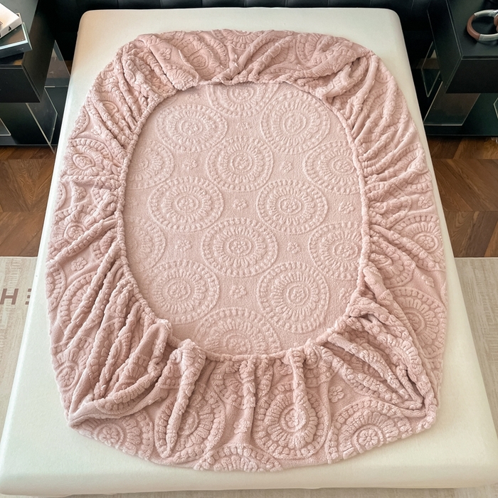 91家纺网 家纺一手货源 找家纺 莱家富 2026新款塔芙绒舒棉绒雕花绒单床笠 床笠单件-花朵系列（可提供压缩） 花朵-粉玉