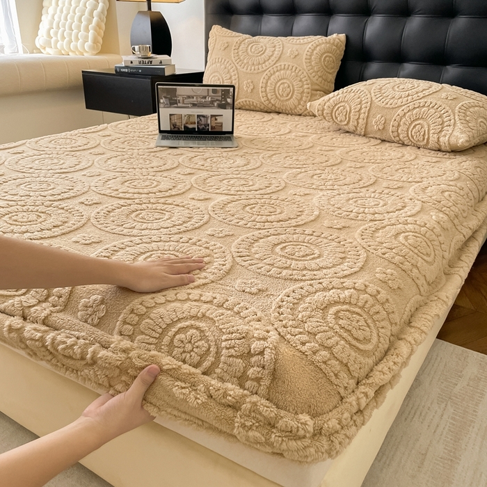 91家纺网 家纺一手货源 找家纺 莱家富 2026新款塔芙绒舒棉绒雕花绒单床笠 床笠单件-花朵系列（可提供压缩） 花朵-米驼