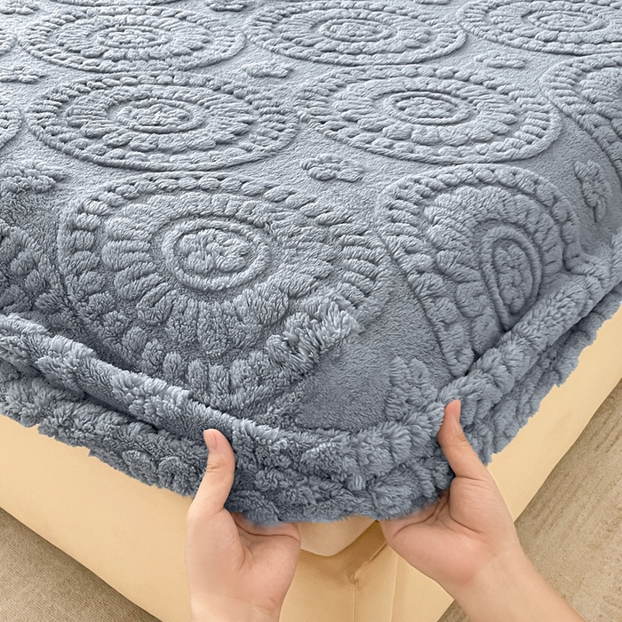 91家纺网 家纺一手货源 找家纺 莱家富 2026新款塔芙绒舒棉绒雕花绒单床笠 床笠单件-花朵系列（可提供压缩） 花朵-湖蓝